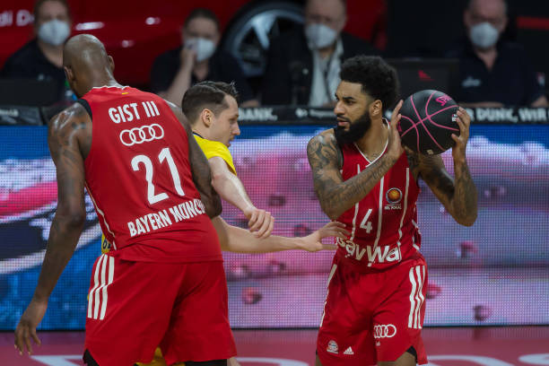 由于伤病与 由于伤病与