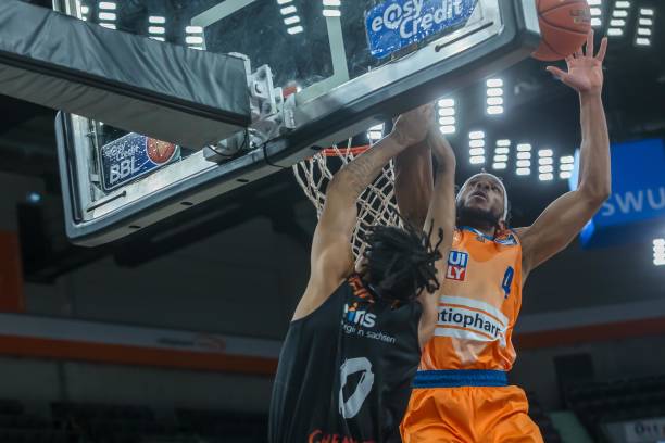 他的状态直 他的状态直